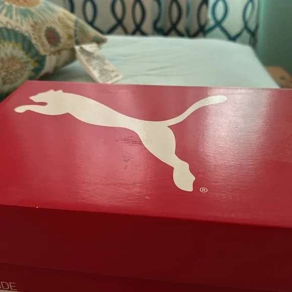Puma tennis shoes. - Picture 3 of 3